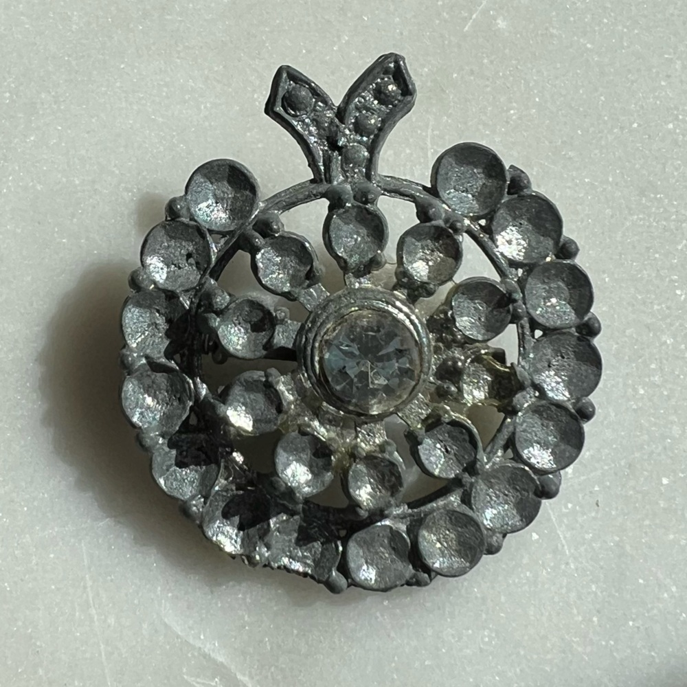 Vintage 1960’s Elegant Silver Crystal Brooch‎